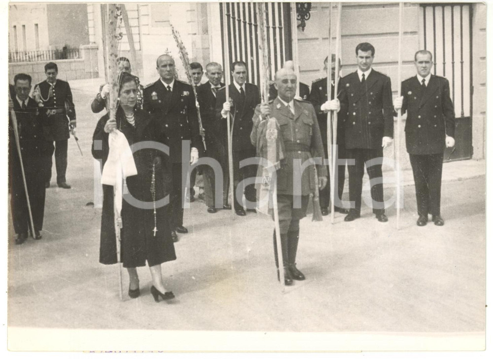 Fotografia d epoca originale 1954 MADRID EL PARDO PALACE Francisco FRANCO and his wife during Palm Procession 1