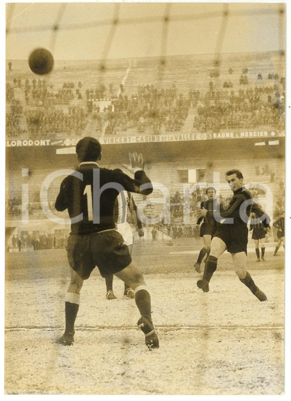1958 LANEROSSI VICENZA - MILAN 2-0 - Tiro in porta di Gastone BEAN *Foto 13x18