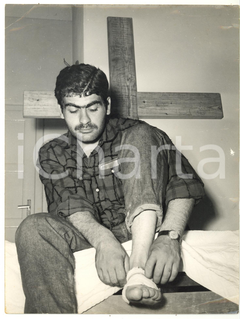 1955 BOLOGNA Lionello NATOLI mancato suicida di Notre Dame con la sua croce