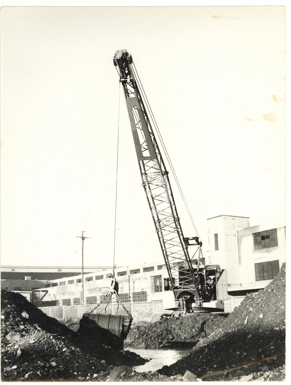 1965 ca GENOVA Cantieri ANSALDO - Escavatore AM 10 in azione *Fotografia 18x24