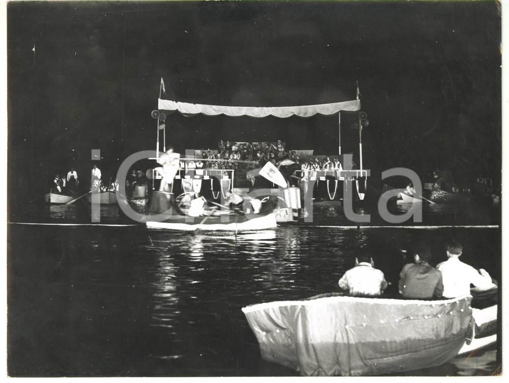 1955 IMPERIA Barche si sfidano durante il Palio del Mare *Foto 24x18 cm