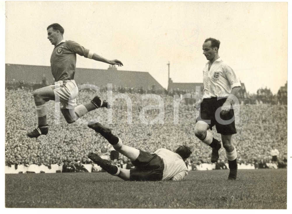 1953 CARDIFF - WALES-ENGLAND 1-4 - John CHARLES leaping high into the air *Photo