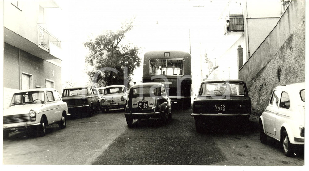 1965 ca GENOVA Via Pasquale Berghini - Passaggio autobus 67 *Foto VINTAGE 13x24