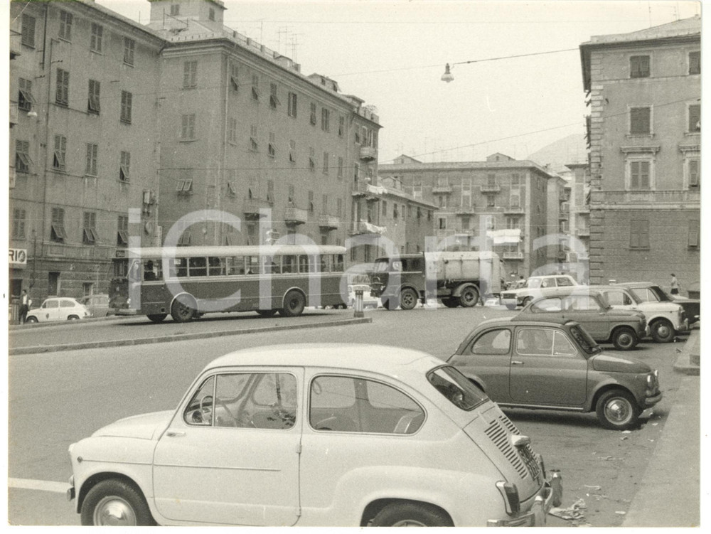1965 ca GENOVA S. Nicolò - Auto parcheggiate *Foto VINTAGE 24x18