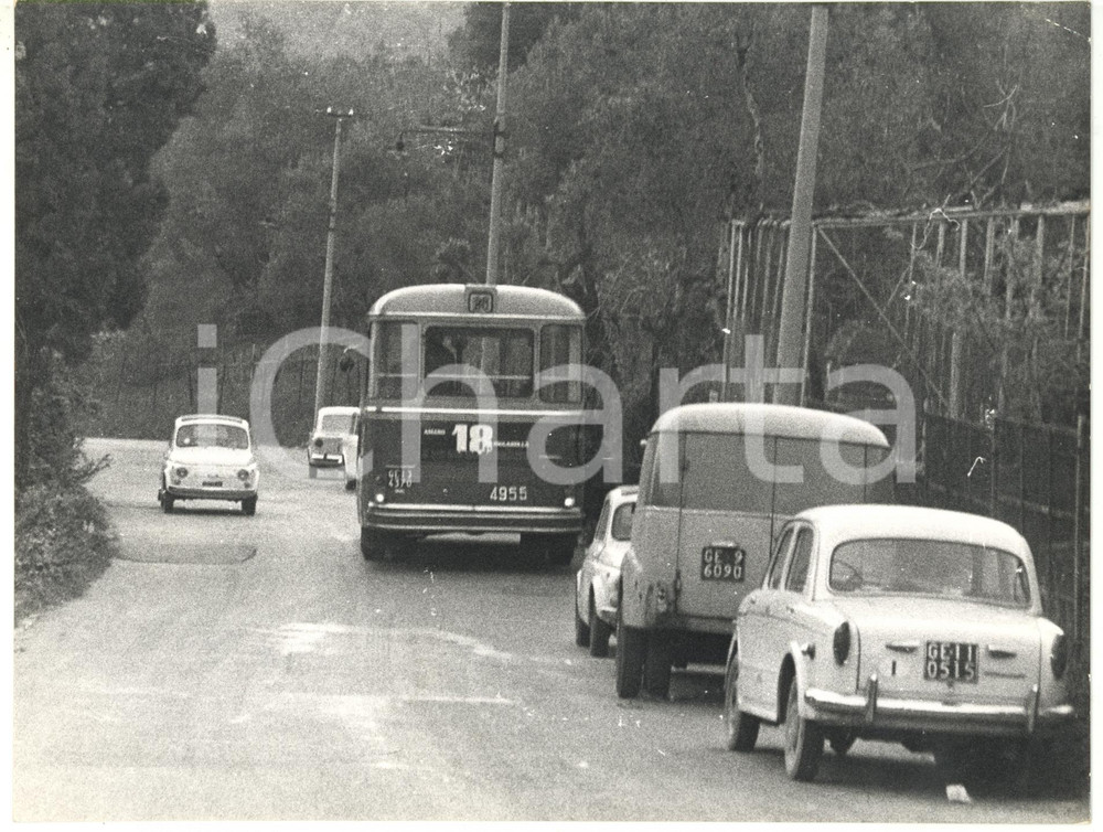 1965 ca GENOVA Traffico nella periferia della città *Foto VINTAGE 24x18