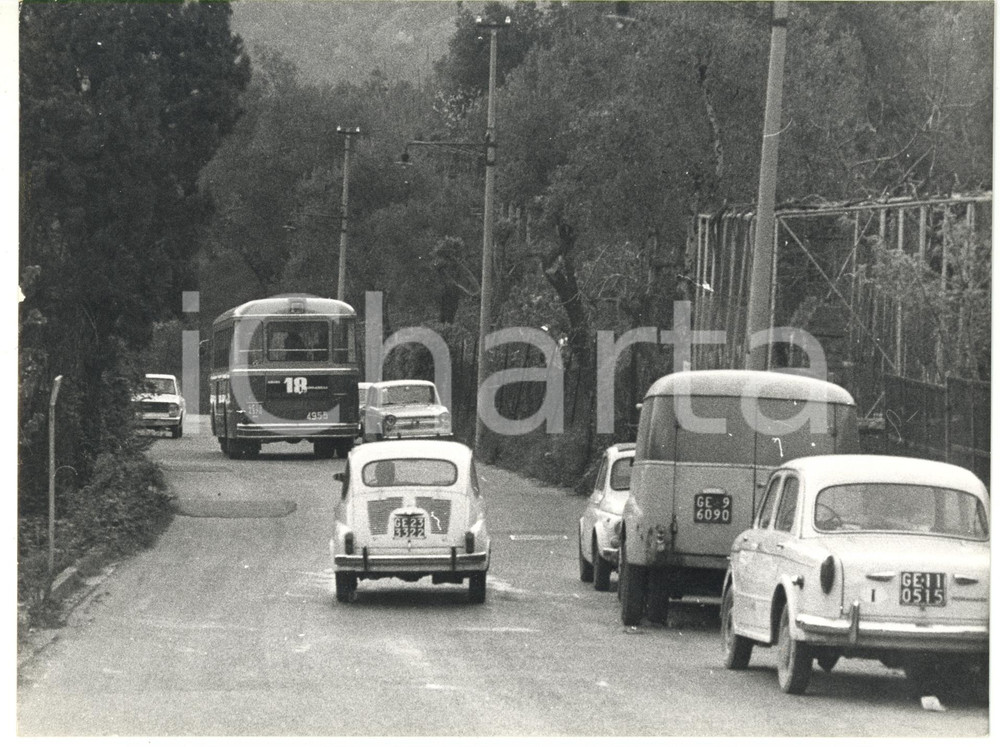 1965 ca GENOVA Traffico nella periferia della città *Fotografia VINTAGE 24x18