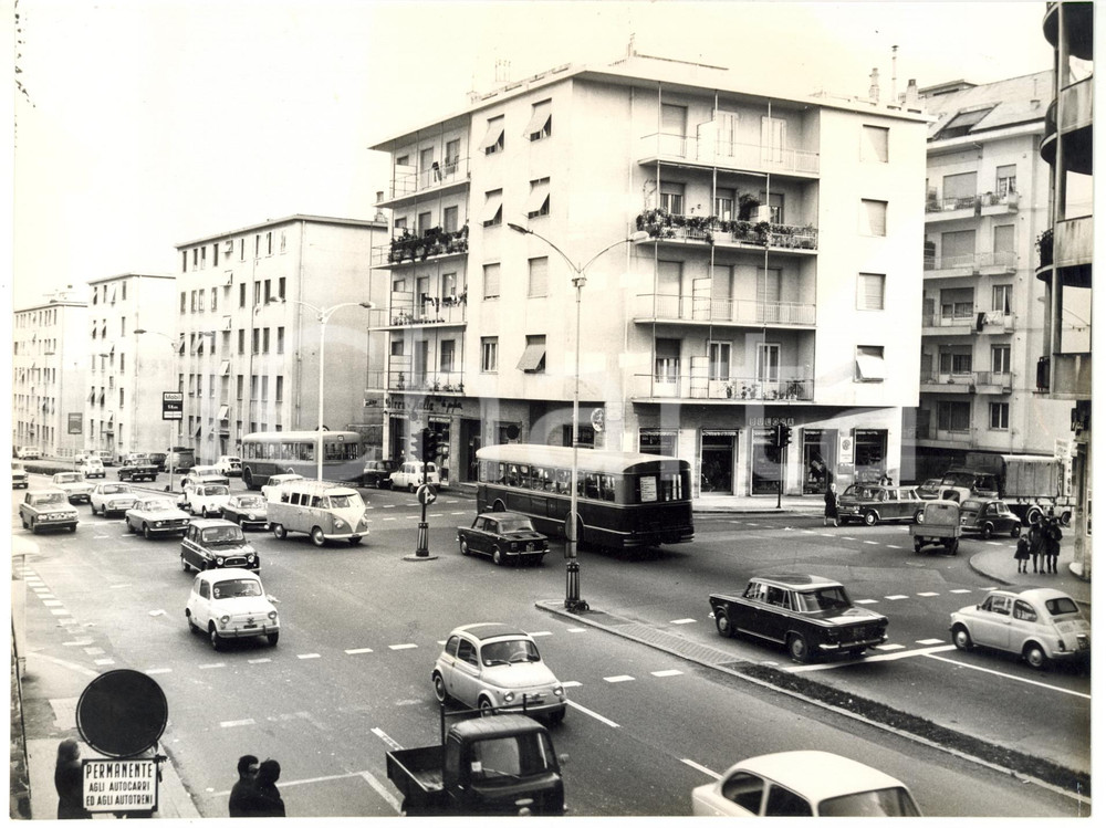 1965 ca GENOVA Autobus nel traffico cittadino - Bar PETROCCHI *Foto VINTAGE 