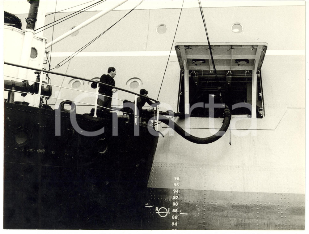 1965 ca PORTO DI GENOVA Rifornimento T/N ANGELINA LAURO *Foto VINTAGE 24x18