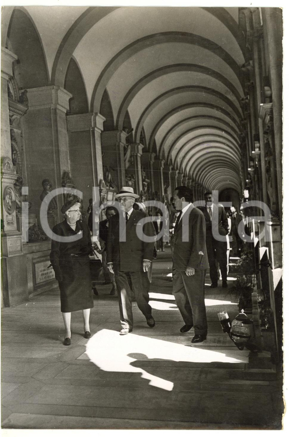 Fotografia d epoca originale 1958 GENOVA Harry TRUMAN in visita al cimitero di STAGLIENO Foto 12x18 1
