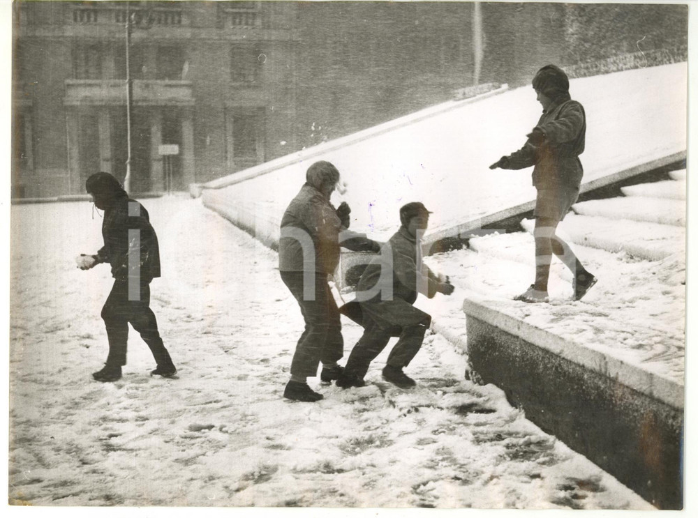 1956 GENOVA Battaglia di palle di neve *Foto VINTAGE 24x18 cm