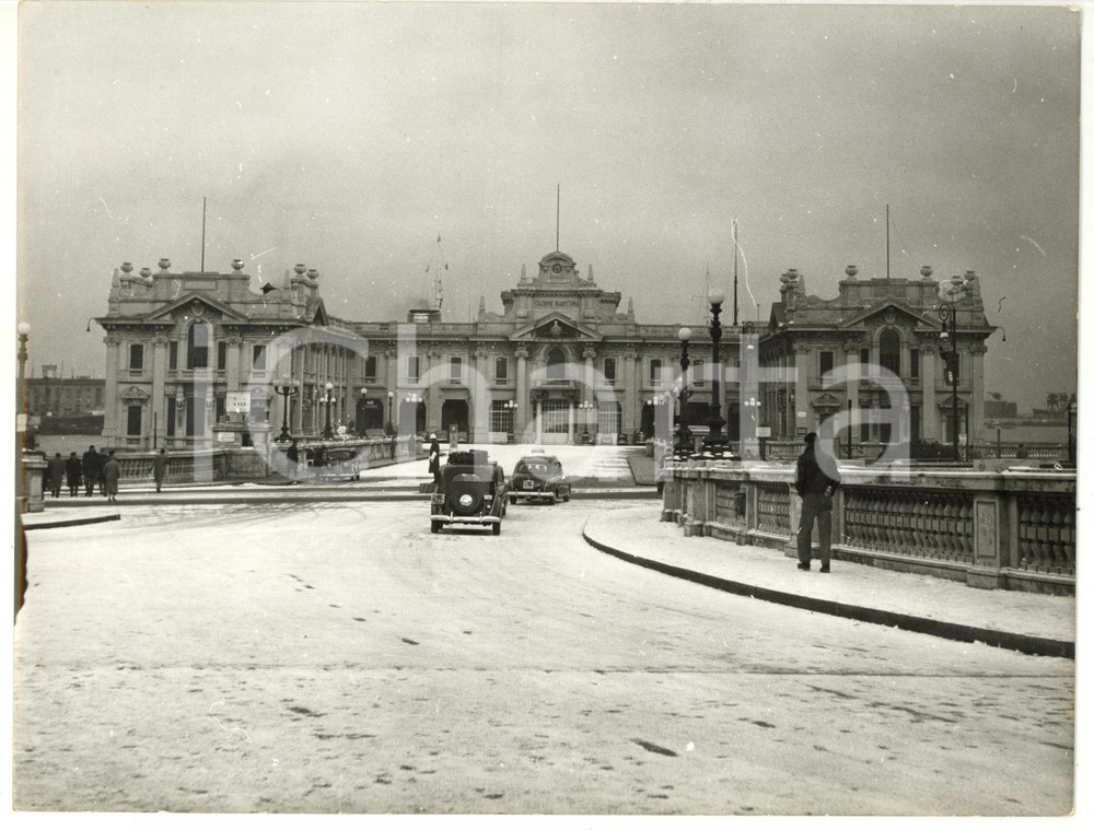 1956 GENOVA Stazione Marittima - Auto percorrono la strada innevata *Foto 24x18