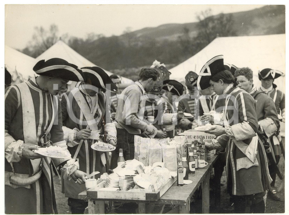 1953 ABERFOYLE - CINEMA Pausa durante le riprese del film "Rob Roy" *Foto 20x15