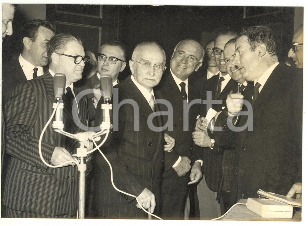 1960 ROMA Luigi EINAUDI rilascia dichiarazioni ai giornalisti *Fotografia 18x13
