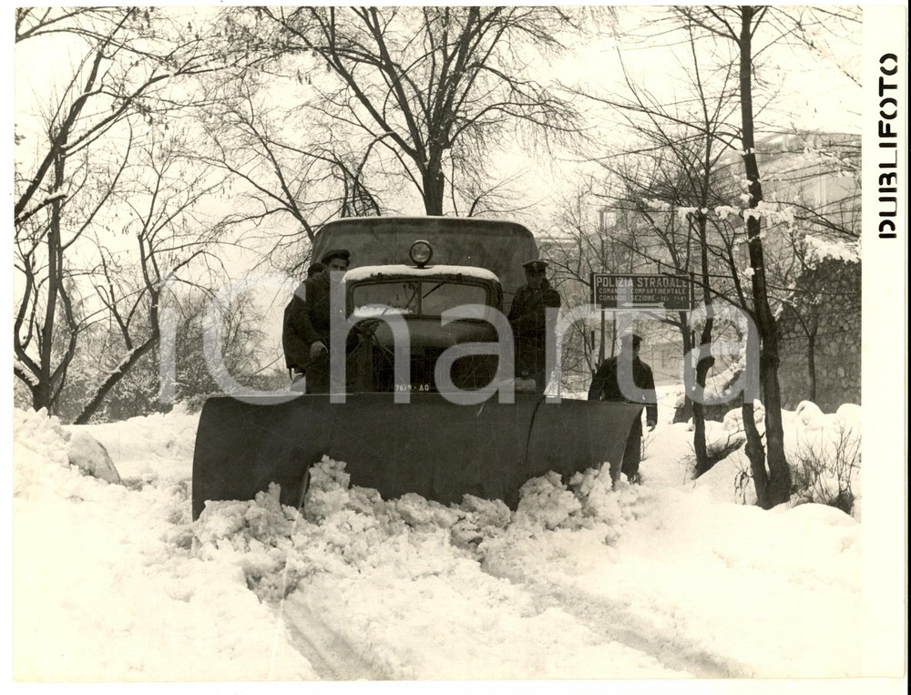 1954 Dintorni L'AQUILA Spazzaneve al lavoro con la Polizia Stradale - Foto