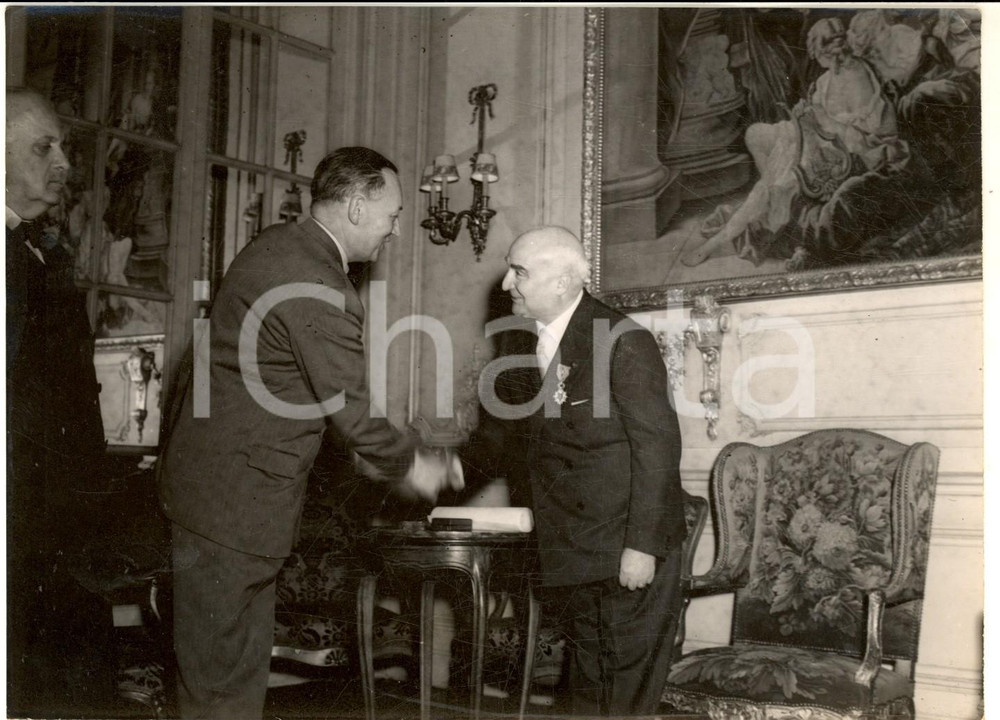 1953 PARIS Jean-Marie LOUVEL premia con la Legion d'Onore Angelo RIZZOLI *Photo