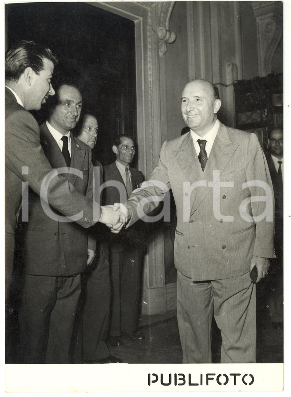 1953 ROMA Ministero dell'Interno - Mario SCELBA saluta i vecchi collaboratori 