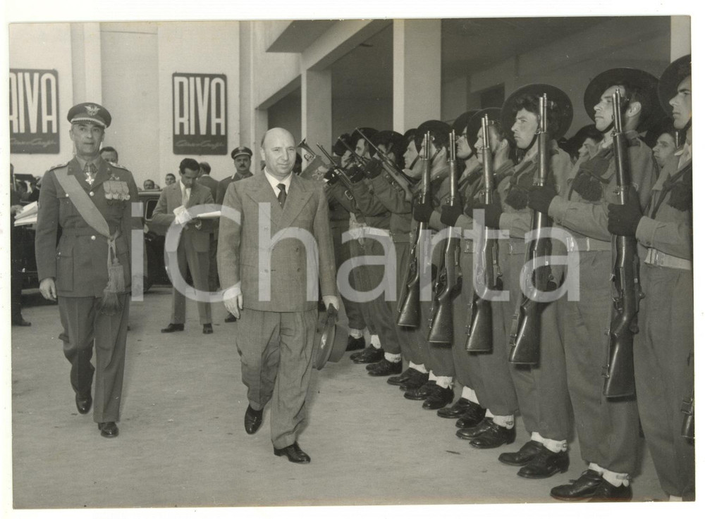 1955 MILANO Fiera Campionaria - Passaggio Mario SCELBA durante rivista militare