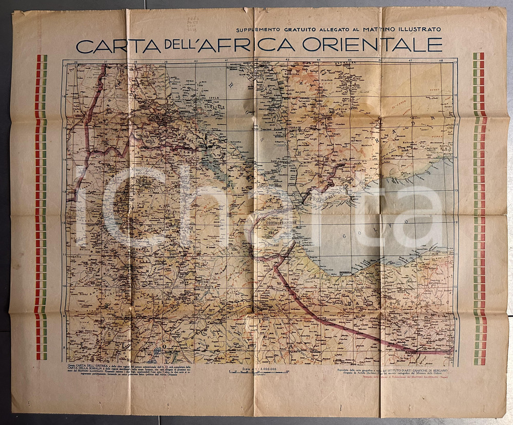 1940 ca IL MATTINO ILLUSTRATO Carta dell'AFRICA ORIENTALE - 70x58 cm Tavola originale d'epoca, illustrata a colori. POOR/danneggiato piegature d'epoca, con strappi centrali lungo le piegature Formato: 70x58 cm originale e autentica 1