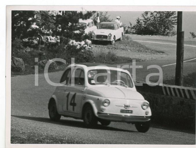 Fotografia d epoca originale 1961 RALLY Corsa in salita BOBBIO PENICE Fiat 500 JOLLY CLUB Foto A.G. PIACENZA 1