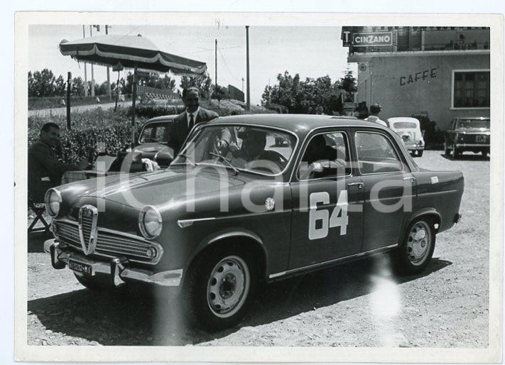 1960 ca ITALIA - RALLY Alfa Romeo Giulietta - Scuderia JOLLY CLUB ^Foto 18x13 Fotografia d'epoca.  CONDIZIONI:FAIR/discreto Difetti di stampaFORMATO: 18x13 cm originale e autentica 1