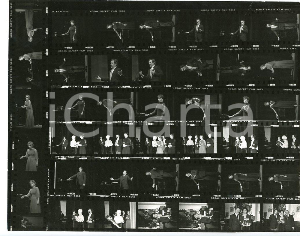 1980 ca MILANO Teatro SAN BABILA - Serata musicale (3) Foto 42 provini Fotografia originale composta da 42 provini. FAIR/discreto piegature angolari Formato: 22x27 cm originale e autentica 1