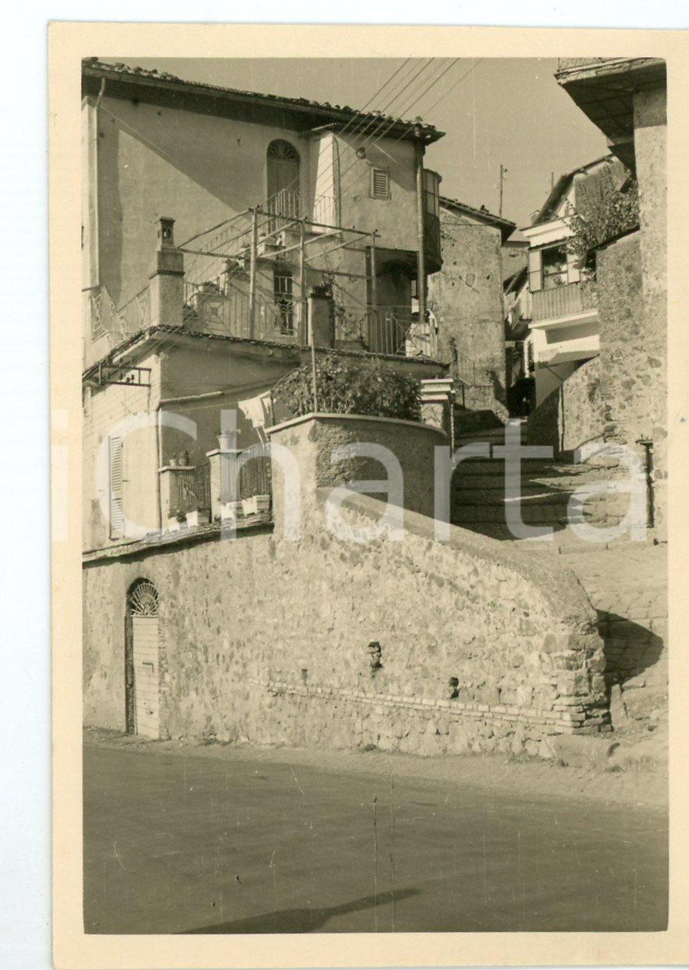 1954 ROCCA DI PAPA (RM) Una via del centro storico *Foto 7x10 cm Fotografia originale d'epoca, con didascalia manoscritta al verso.  GOOD/buono  Formato: 7x10 cm originale e autentica 1