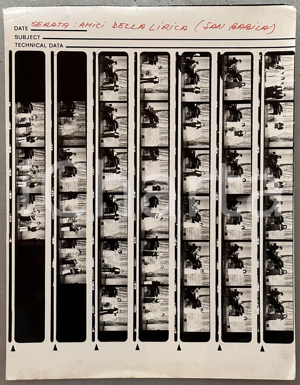 1980 ca MILANO Teatro SAN BABILA - Serata "Amici della Lirica" Foto 37 provini Fotografia originale composta da 37 provini. POOR/danneggiato piegature marginali e angolari Formato: 24x31 cm originale e autentica 1