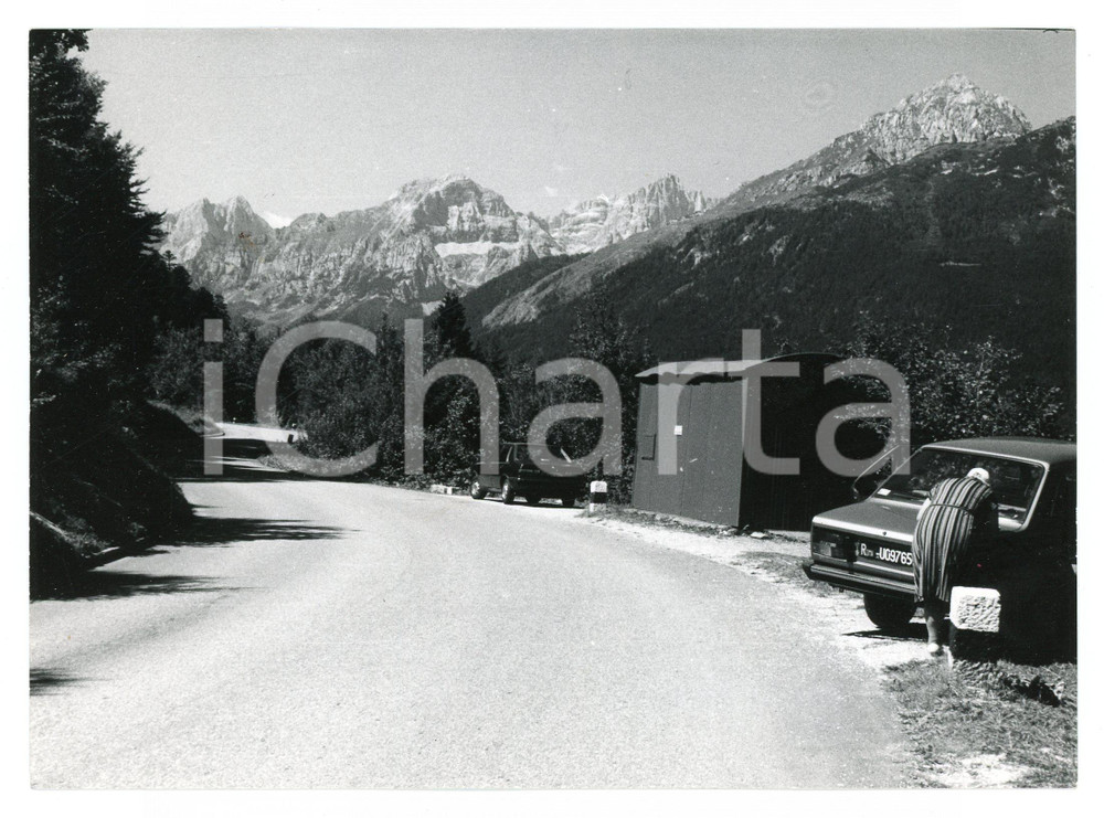 1982 FAI DELLA PAGANELLA Frazione SANTEL Panorama con Gruppo del Brenta - Foto Fotografia d'epoca con didascalia manoscritta al verso.  FAIR/discreto Lievi smussature agli angoli Formato: 18x13 cm originale e autentica 1