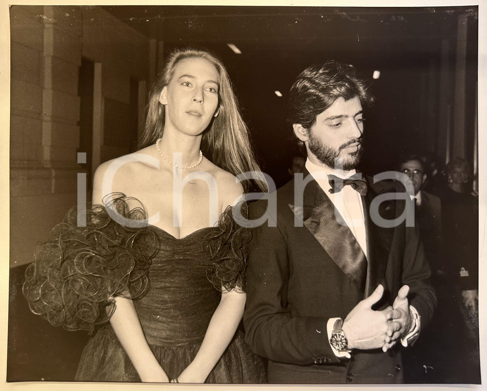 1990 ca MILANO TEATRO ALLA SCALA Bianca di SAVOIA con Giberto ARRIVABENE GONZAGA Fotografia originale d'agenzia. GOOD/buono  Formato: 30x24 cm originale e autentica 1