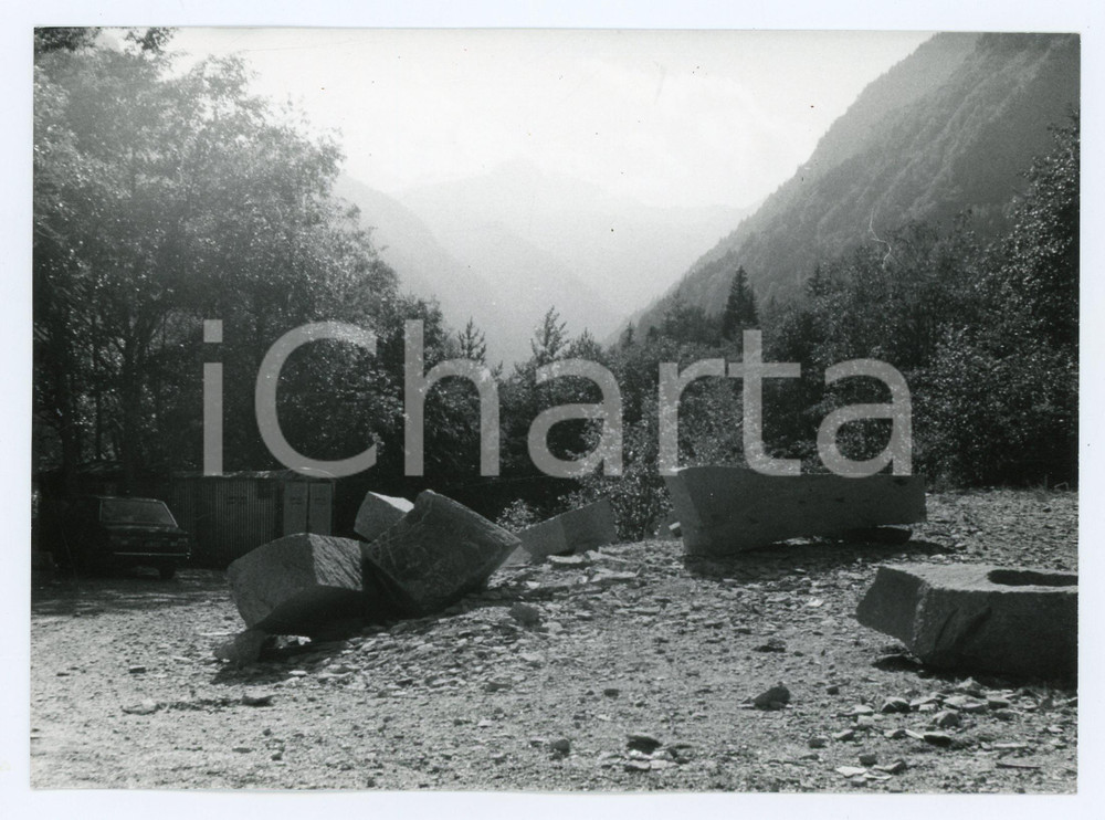 1982 VAL DI GENOVA (TN) Panorama con Gruppo dell'Adamello - Foto 18x13 cm Fotografia d'epoca con didascalia manoscritta al verso.  FAIR/discreto Lievi smussature agli angoli Formato: 18x13 cm originale e autentica 1