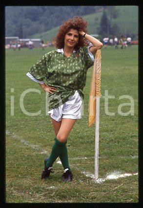 Roberta MANFREDI - COSTUME da calciatore Attrice 1990 ca * 35mm vintage slide 13