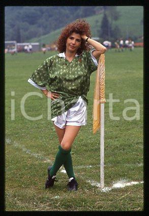 Roberta MANFREDI - COSTUME da calciatore Attrice 1990 ca * 35mm vintage slide 19