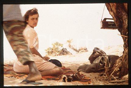 Sandrine BONNAIRE - CINEMA La captive du désert 1990 * 35 mm vintage slide 2