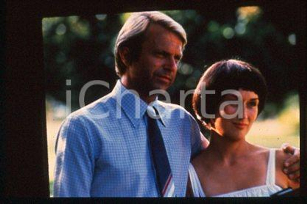 Meryl STREEP Sam NEILL - CINEMA A Cry in the Dark 1988 * 35 mm vintage slide 5  Diapositiva d'epoca, in formato 35 mm.CONDIZIONI: GOODE' severamente vietata la riproduzione. Tutti i diritti sono riservati.Nella diapositiva ICharta mette in vendita, sul negozio eBay e in esclusiva sul sito "icharta" il proprio archivio composto da numerose diapositive e negativi fotografici d'epoca, tutti originali e autentici, che attraversano la storia del costume italiano tra gli la fine degli anni Sessanta e Novanta.Si tratta di uno sguardo inedito sull'attualit&agrave;, la politica, la vita quotidiana, il gossip e la cultura, che fotografa il cambiamento della nazione in quest'ultimo scorcio del XX secolo. Un'occasione unica per il mercato del collezionismo, che vede finalmente disponibile un archivio eccezionale per vastit&agrave;, tematiche e condizioni, in un settore (il negativo fotografico e la diapositiva) di assoluta novit&agrave; e dalle interessanti prospettive di investimento.  CONDIZIONI:FAIR/discreto originale e autentica 1