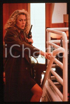 Kathleen TURNER - CINEMA V.I. Warshawski Actress 1991 * 35 mm vintage slide 2