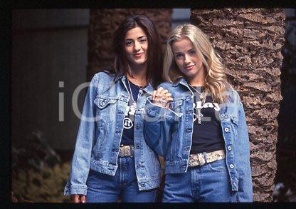 PAOLA & CHIARA - SANREMO Pop duo Costume 1996 * 35 mm vintage slide 1