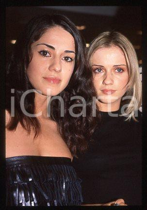 PAOLA & CHIARA - ITALIA Pop duo Portrait 1997 ca * 35 mm vintage slide 15