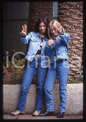 PAOLA & CHIARA - SANREMO Pop duo Costume 1996 * 35 mm vintage slide 2