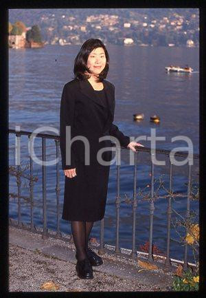 Banana YOSHIMOTO - LAGO DI COMO Scrittrice Costume 1993ca *35mm vintage slide 10