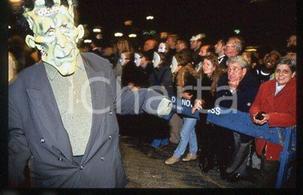 GREENWICH VILLAGE HALLOWEEN PARADE - Costumes 1997 * 35 mm vintage slide 17