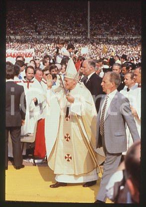 POPE JOHN PAUL II - LONDON Pastorial visit Costume 1982 * 35mm vintage slide 14