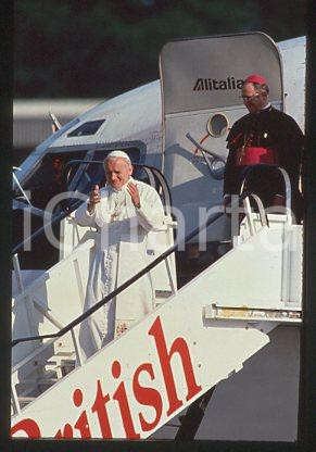 POPE JOHN PAUL II - LONDON Gatwick Airport 1982 * 35 mm vintage slide 11
