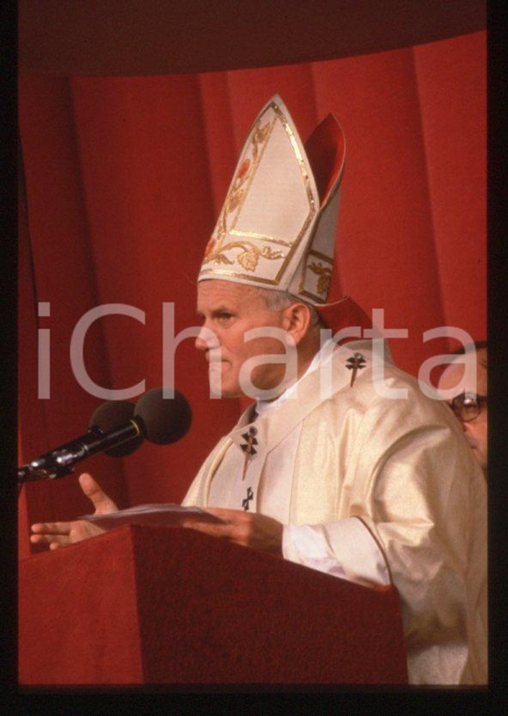 JOHN PAUL II - PARIS Pope in Papal mitre and robes 1980 * 35 mm vintage slide 49