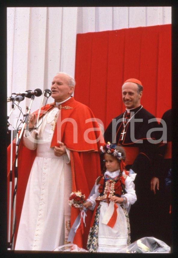 JOHN PAUL II Roger ETCHEGARAY - PARIS Pope & a girl 1980  *35mm vintage slide 53