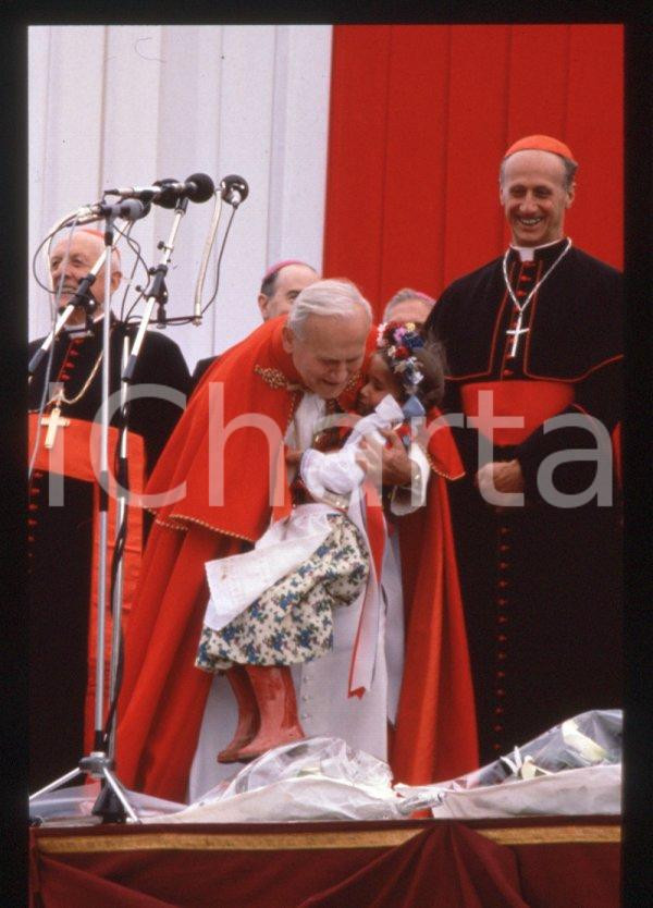 JOHN PAUL II Roger ETCHEGARAY - PARIS Pope & a girl 1980 * 35mm vintage slide 56