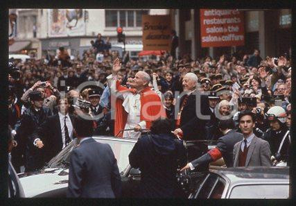 JOHN PAUL II - FRANCE Pope's official visit Greeting 1980 *35mm vintage slide 40