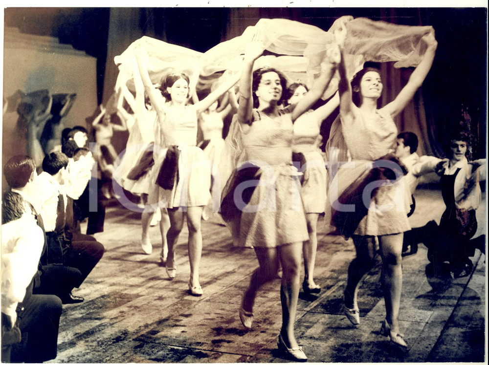 1969 SOFIA Workers from Kremikovtzi company as amateur dancers *Photo 24x18 Fotografia d'epoca con didascalia coeva al verso. CONDIZIONI: POOR (alone diffuso)     originale e autentica 1