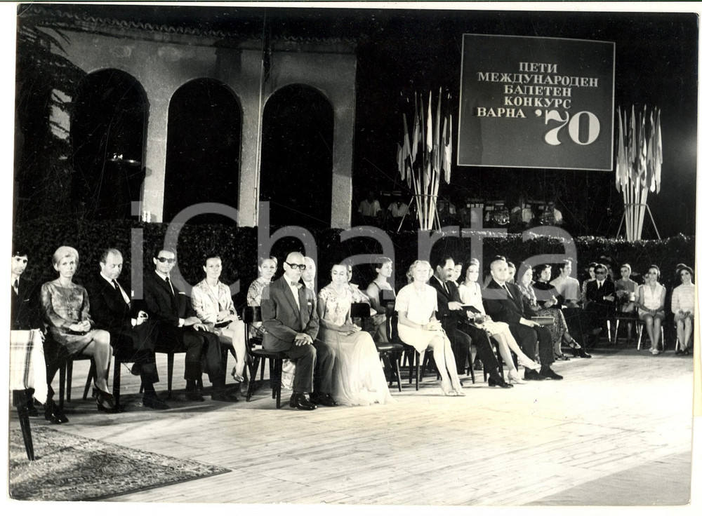 1970 VARNA International Ballet Competition - The jury at closing ceremony PHOTO Fotografia d'epoca con didascalia coeva al verso. CONDIZIONI: GFORMATO: 24x18 cm    originale e autentica 1