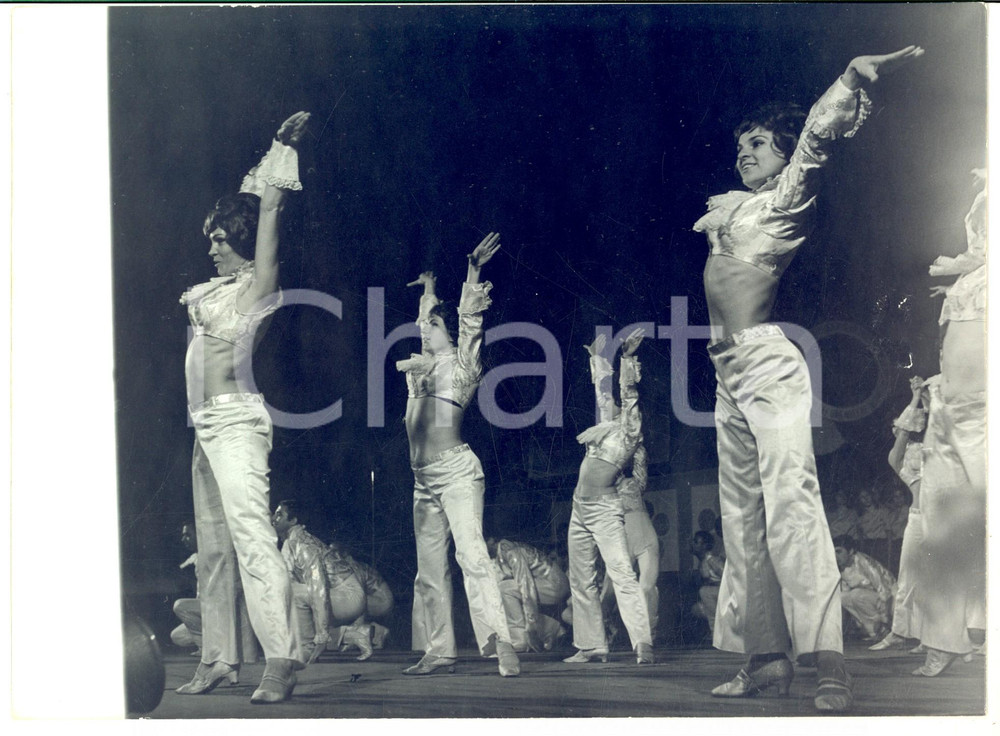1968 SOFIA IX World Festival of Youth and Students - Modern ballet *Photo 24x18 Fotografia d'epoca con didascalia coeva al verso. CONDIZIONI: G     originale e autentica 1
