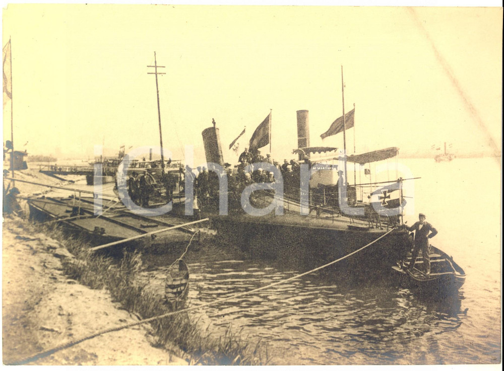 1915 ca WW1 DEUTSCHES REICH - MARINA - Nave in porto - Foto ANIMATA 24x18 cm Fotografia d'epoca.  CONDIZIONI: FAIR (angoli smussati e residui cartacei al verso; bassa qualit&agrave; di stampa)    originale e autentica 1